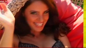 VIDEO Adelina Pestritu, prima sedinta foto dupa operatia la nas! A pozat fara sutien! Iti place?