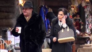 VIDEO EXCLUSIV. Miliardarul îmblănit a scos-o în târg, la un vin fiert, pe o doamnă pofticioasă!