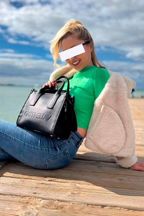 Cum arată Flori, mama ispitei Gabriella de la Insula iubirii. Blondina nu e străină de intervențiile estetice