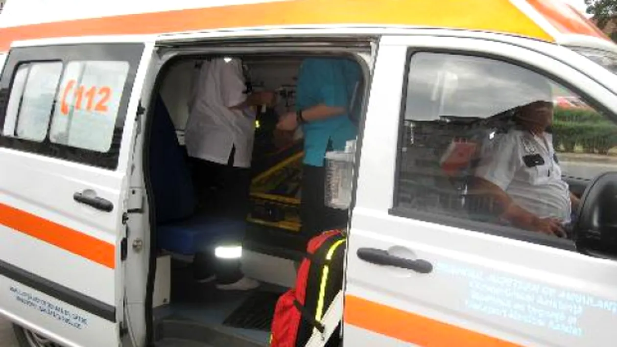 Incredibil! Un pacient beat a distrus o ambulanţă din Galaţi!