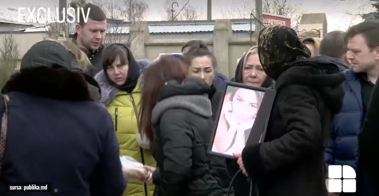 Scene zguduitoare la înmormântarea actriței ucise de soț: ”Doamne, ia-mă pe mine!”