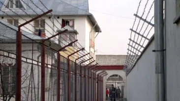 Răscoală la Penitenciarul Giurgiu. Deţinuţii au incendiat mai multe obiecte în celule

