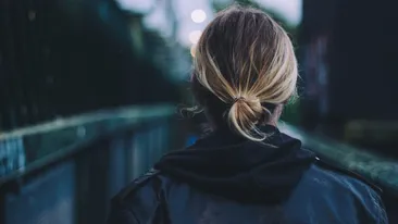 Poveste incredibilă în Vaslui! Mama și cele două fiice au făcut amor cu același bărbat