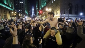 A fost nebunie pe străzile din S.U.A : Eagles a câştigat pentru prima oară în istorie Super Bowl