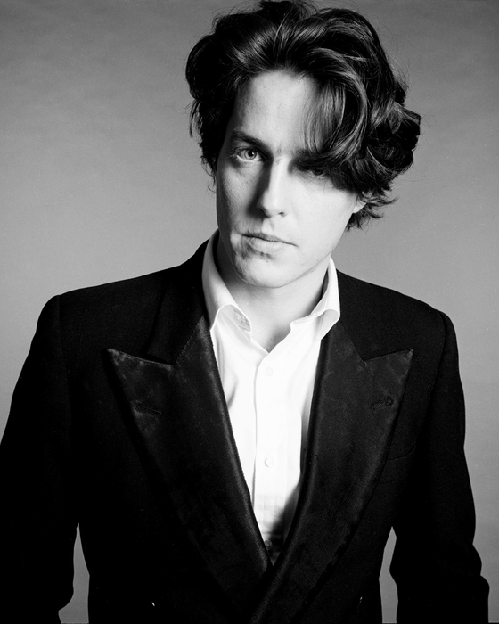 Hugh Grant va deveni din nou tată, pentru a cincea oară, la 57 de ani!
