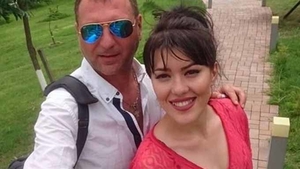 Şi-a etalat burtica de gravidă la TV! Iubita unui prezentator TV e însărcinată în şase luni