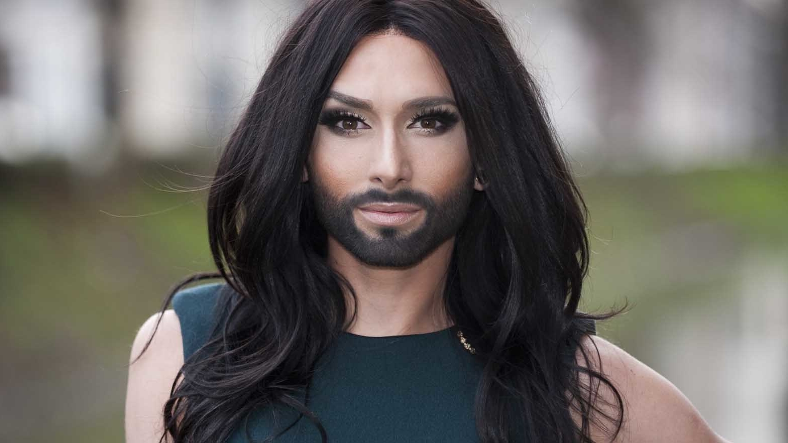 Imagini în premieră. Cum arăta Conchita de România în liceu. ”Era un băiat normal…”