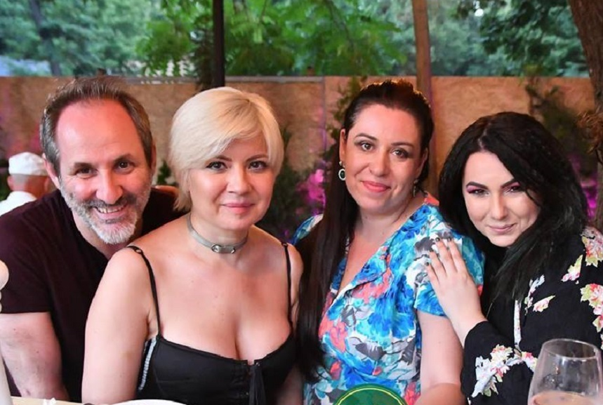 Catinca Roman a ajuns la cuțite cu sora ei, Oana