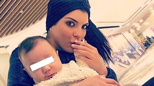 Andreea Tonciu îşi pune în pericol fetiţa. Cum s-a filmat bruneta. "Degeaba o ai în..."