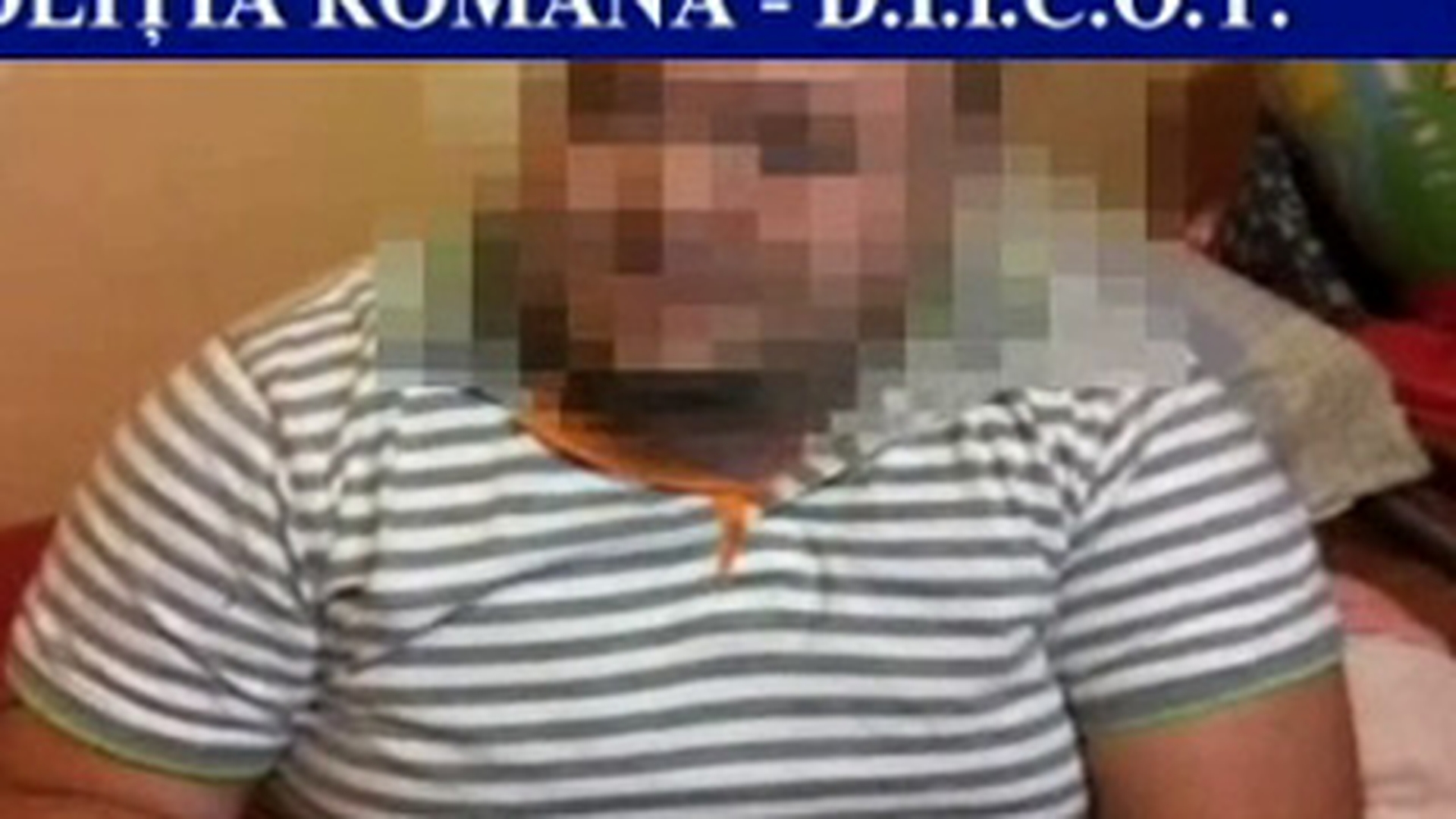 VIDEO N-ar fi putut sa traiasca o rusine mai mare! Seful unei retele de trafic droguri a inceput sa planga ca o femeie in fata politistilor