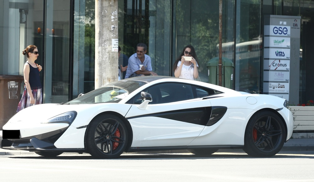 McLaren-ul lui Alibec, atracția trecătorilor