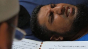 De la credinţă până la fanatism e doar un pas! Islamicii se tratează de bolile psihice prin exorcizare! Rezultatul este halucinant