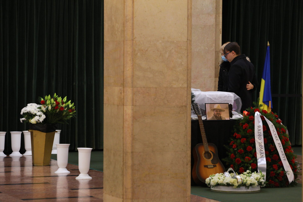 Admiratorii și cei care l-au iubit îi pot aduce un ultim omagiu lui Victor Socaciu la Sala Palatului, unde este depus trupul neînsuflețit