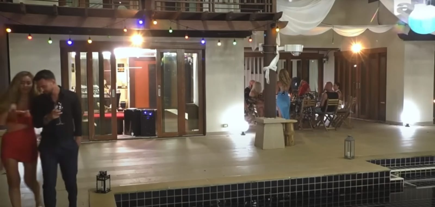 Oana și Sebastian fug de la petrecere