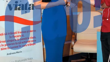 Pe strada fustite scurte si bluzite transparente! Blonde brune sau roscate sunt ca si dezbracate! Vezi cu ce te imbraci vara asta!