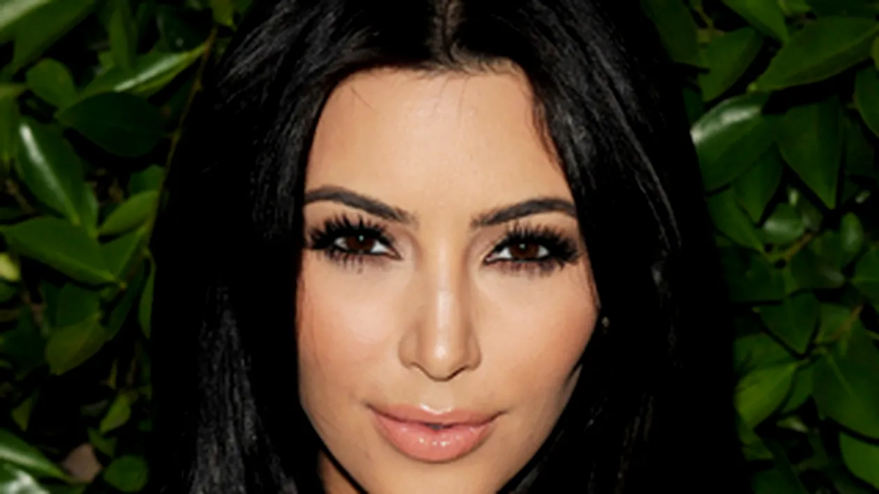 Kim Kardashian s-a logodit