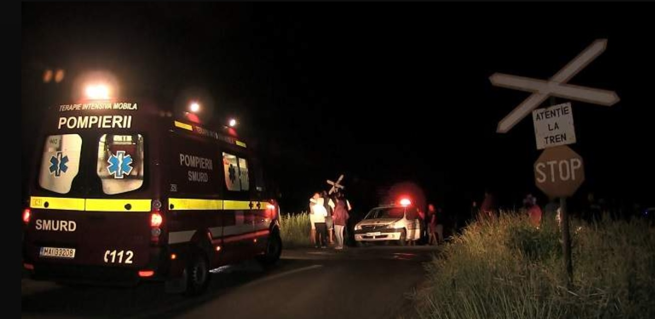 Cinci oameni au murit și un copil a supraviețuit în urma unui accident înfiorător! Mașina în care erau a plonjat zeci de metri  după ce s-a izbit de o cale ferată din Timiș
