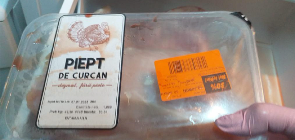 Bătrâni hrăniți cu alimente expirate și carne cu mucegai la un cămin din Bistrița Năsăud. ANPC a luat măsuri dure