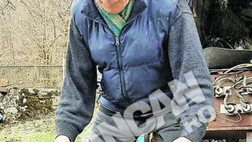 Un pensionar din Stanija, Hunedoara, mahnit ca n-are pe cine sa invete meserie! Ultimul cautator de aur