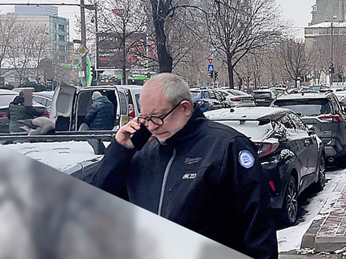 Busu vorbește la telefon
