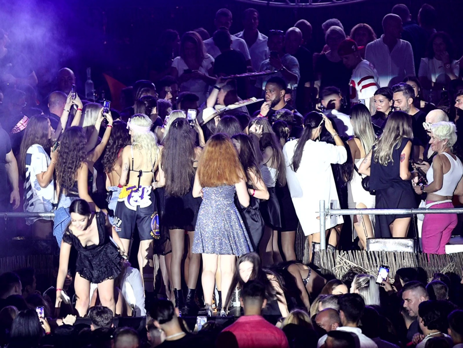A fost isterie la Nuba Mamaia, la concertul rapperului american, Tyga (Foto: CANCAN.RO)
