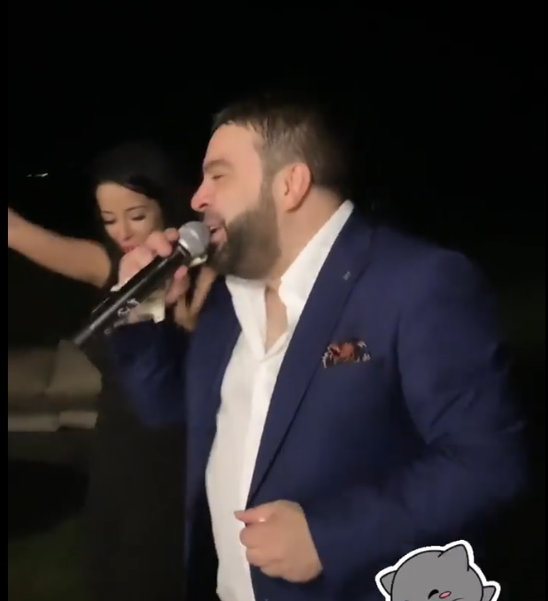 Syda și noua iubită au chefuit la manele până la 3 dimineața!