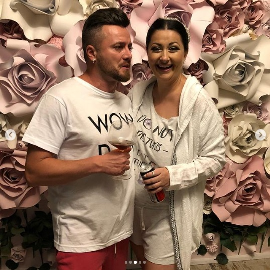 Gabriela Cristea a surprins și cu a doua rochie de mireasă! A îmbrăcat una transparentă și i s-a văzut lenjeria intimă