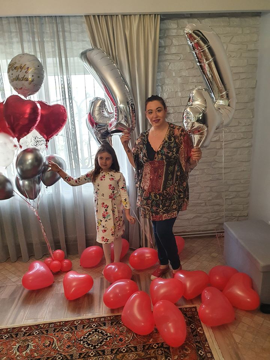Oana Roman a împlinit 44 de ani! Cum a sărbătorit fiica lui Petre Roman alături de familia sa. FOTO