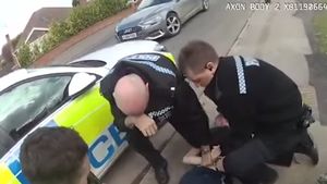 Un tânăr a ajuns la închisoare după a scuipat un polițist. “Am coronavirus și acum o să ai și tu. Sper ca tu și familia ta să muriți!” În ce țară a avut loc incidentul
