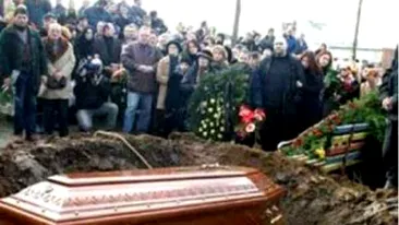 
Caz incredibil la Cluj, unde un om a fost îngropat în locul altuia şi nimeni nu şi-a dat seama!