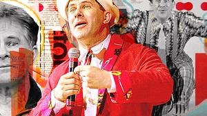 Doru Octavian Dumitru revine cu Buricul Pământului 2, un one-man show de senzație, la Sala Palatului. „Râsul rămâne cea mai plăcută formă de rezistență”