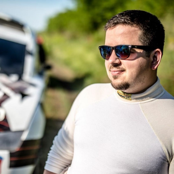 Costel Cășuneanu este un împătimit al mașinilor cu mulți cai putere