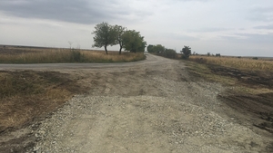 FOTO. Au pus carul înaintea boilor! N-au asfalt pe străzi, dar vor avea pe câmp. Se întâmplă în comuna Secu din Dolj
