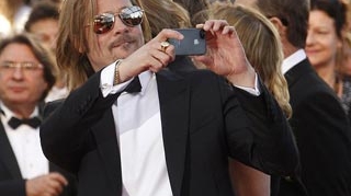 Brad Pitt, imbratisari pasionale la Cannes, dar nu cu Angelina