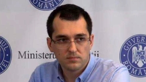 CANCAN.ro a arătat legăturile ministrului sănătăţii cu ”oculta mondială” şi ”regele medicamentelor” iar acum Vlad Voiculescu se justifică: ”Cred că deranjez nişte grupuri de interese!”