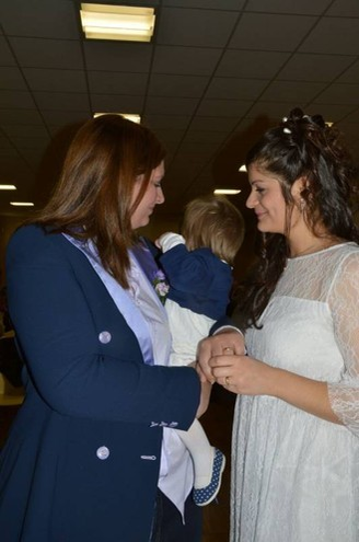 O româncă lesbiană s-a căsătorit cu iubita sa, în Italia! Cele două tinere au deja o fetiţă împreună