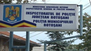 La un pas de tragedie! Un tavan a căzut în sediul IPJ Botoşani: „Viaţa lor, în pericol”. FOTO
