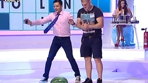 "Moartea din Carpati" se razbuna pe un pepene! Catalin Morosanu l-a spart dintr-o singura lovitura!