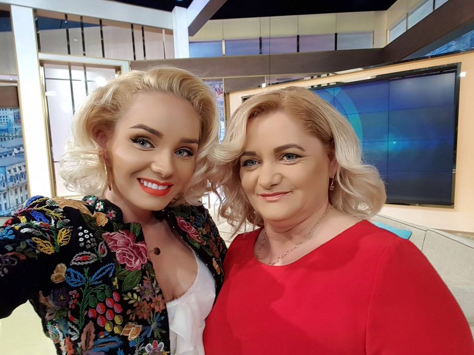 Maria Constantin şi-a schimbat look-ul! Cum arată acum cântăreaţa
