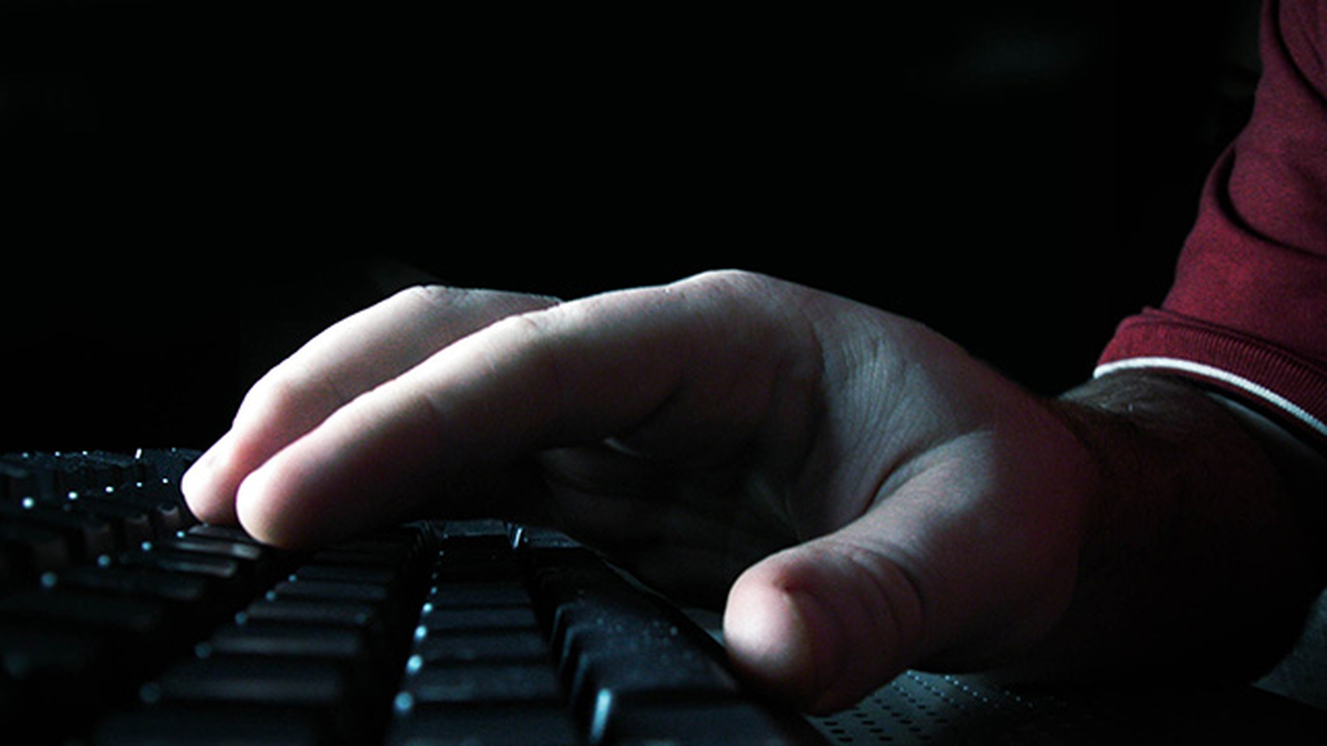Doi tineri din România au fost arestaţi în SUA pentru că au făcut asta pe internet! Câţi ani de închisoare au primit
