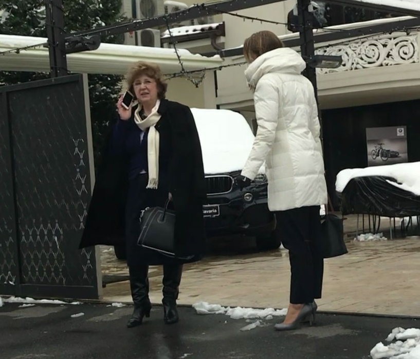 În trecut, Christina Verchere și Mariana Gheorghe au fost lăsate să aștepte în frig, după ce au luat masa la un restaurant (SURSA FOTO: CANCAN.RO)
