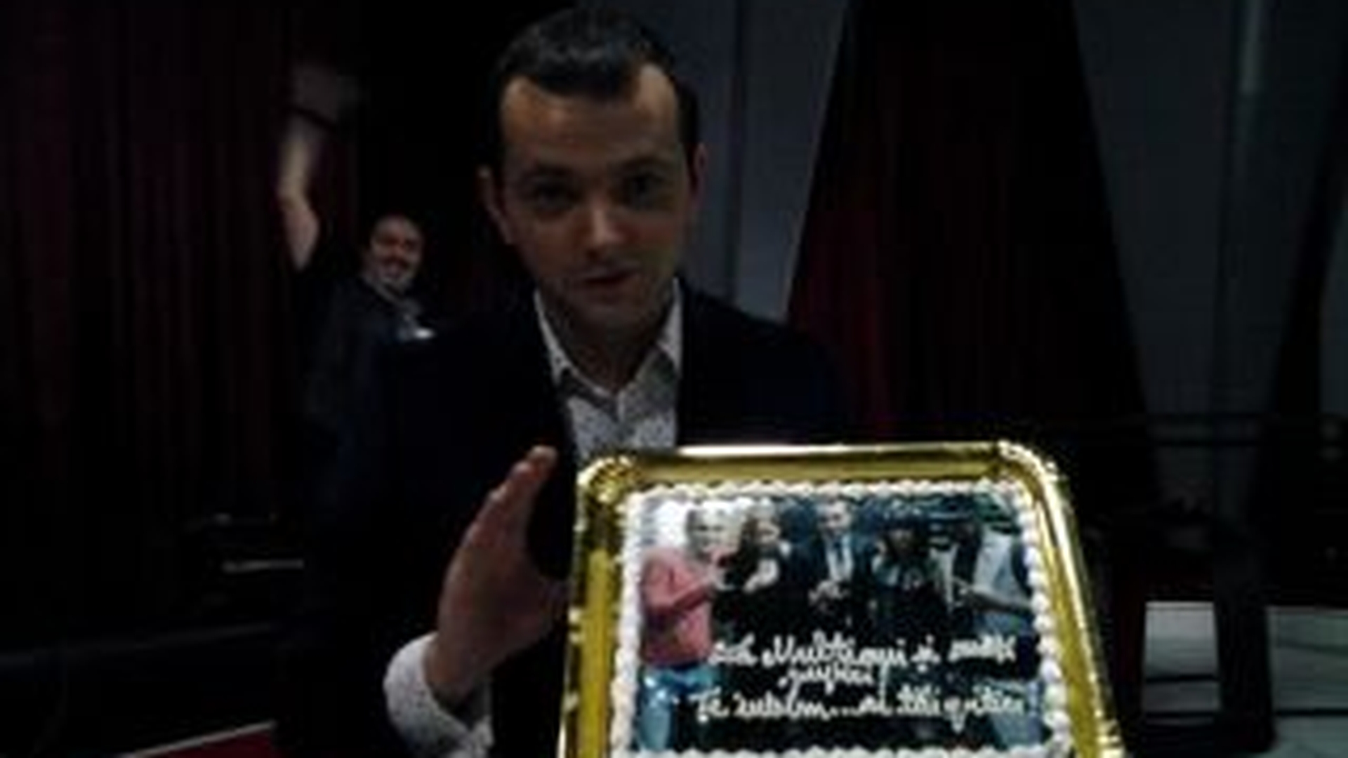 Mihai Morar a primit un tort de la concurentii lui de la X Factor: "Cel mai frumos cadou de ziua mea!"