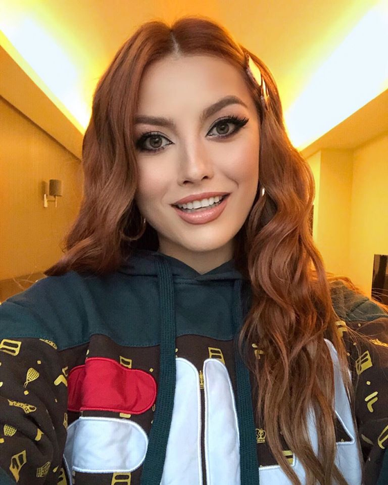 Elena Gheorghe are probleme cu bona:  ”Îmi mai trebuie una, nu mă descurc!”