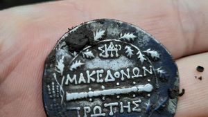 68 de monede antice au fost descoperite de un fost poliţist. Ce se va întâmpla cu vestigiile arheologice