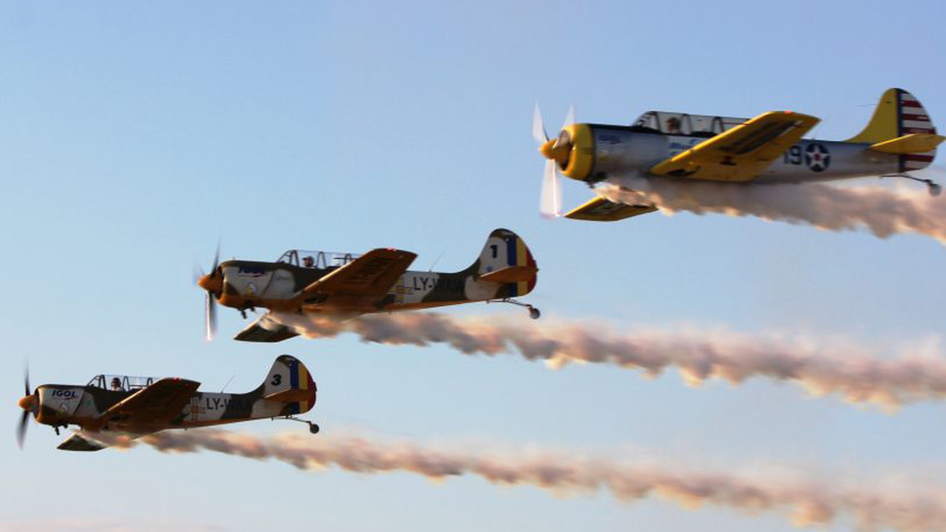 A început BIAS 2017! Peste 200 de piloţi şi paraşutişti, la Bucharest International Air Show. Intrarea este liberă