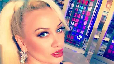 SIMONA TRAŞCĂ şi-a etalat noul posterior tunat la solar! Imaginea a incendiat internetul