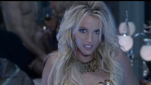 S-a intors roata! Britney Spears, pe urmele Innei si Antoniei! Starul poarta haine create de un brand romanesc in cel mai nou clip
