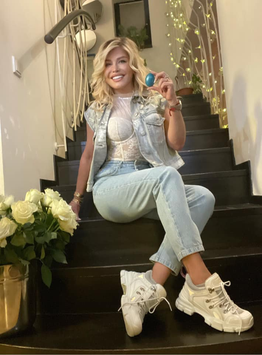 Loredana Groza împlinește 51 de ani astăzi! Ce ținută sexy a purtat la petrecerea de la care nu au lipsit manelele | VIDEO