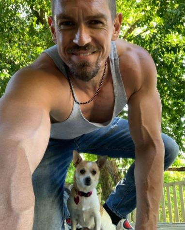 Sarah Shahi și Steve Howey au semnat actele de divorț, iar custodia celor 3 copii este comună. S-a aflat și cum și-au împărțit averea