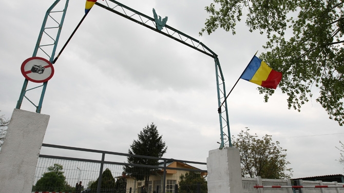 Adolescent ranit in explozie de grenada in timp ce pastea oile intr-o unitate militara din Constanta